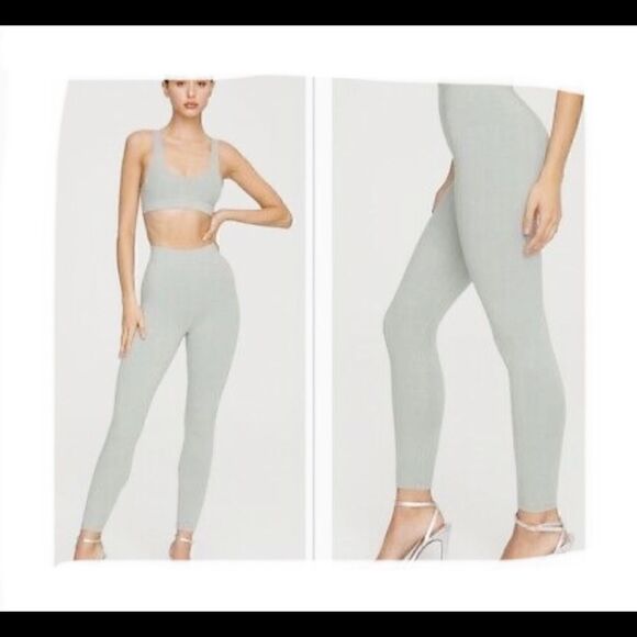 Good American Essential Leggings - Size 5 (2XL) - Picture 6 of 6